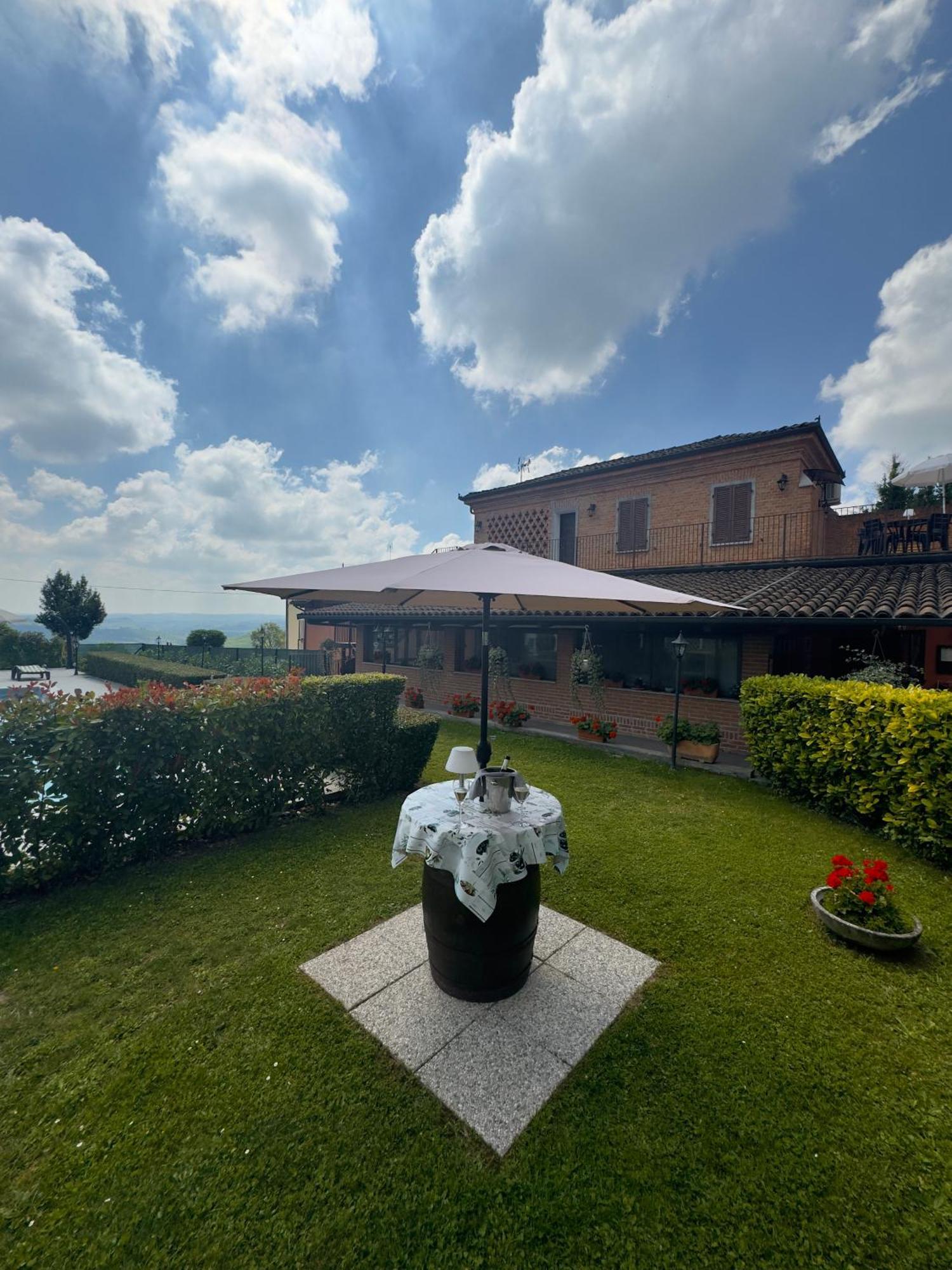 Locanda OSTERIA LA MILONGA Agliano Terme Exterior foto